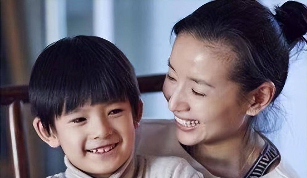 董洁和儿子关系再引热议,顶顶会不会成为"妈宝男"?_妈妈_节目_观众