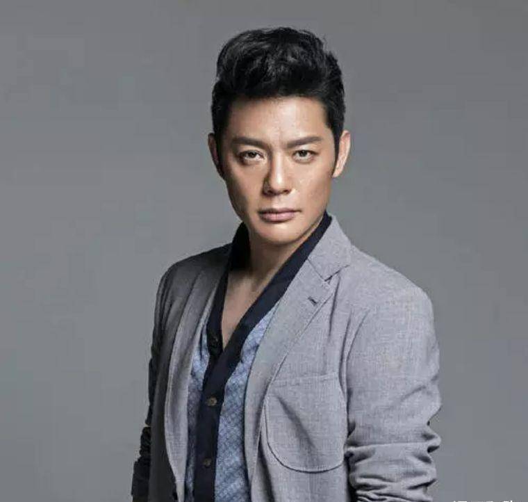 傅程鹏:3年无戏可拍靠程愫养,45岁再娶周丽淇,如今喜得贵子_因为_特种