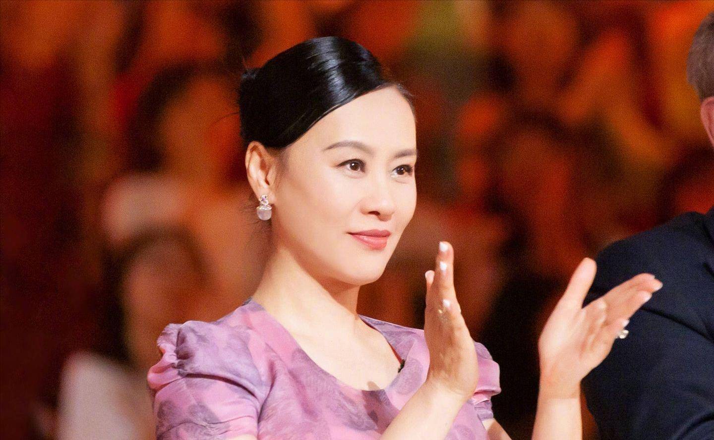 29岁成奥斯卡终身评委,30岁嫁二婚秃头男_邬君梅_母亲_婚礼