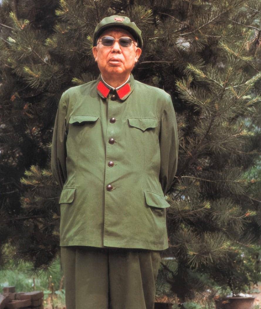 在1975年,担任两三年后调任新疆军区政委,也就是说总后勤的工作基本上