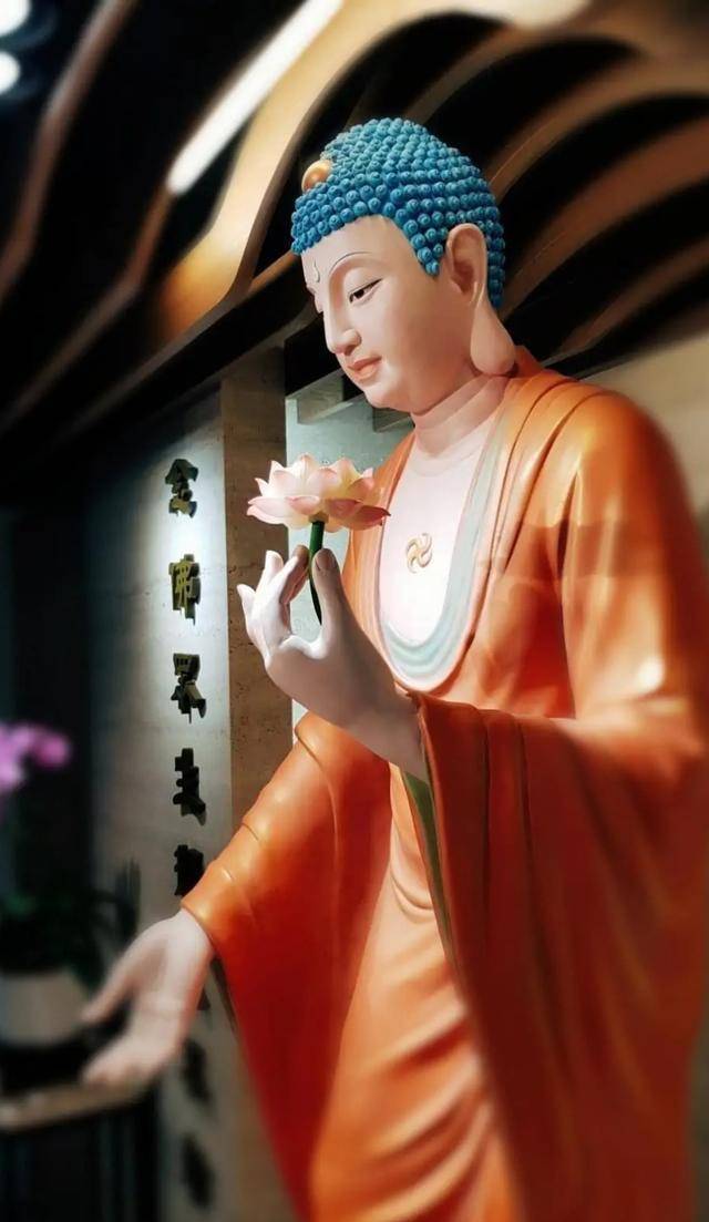 阿弥陀佛坐像手托莲花图片