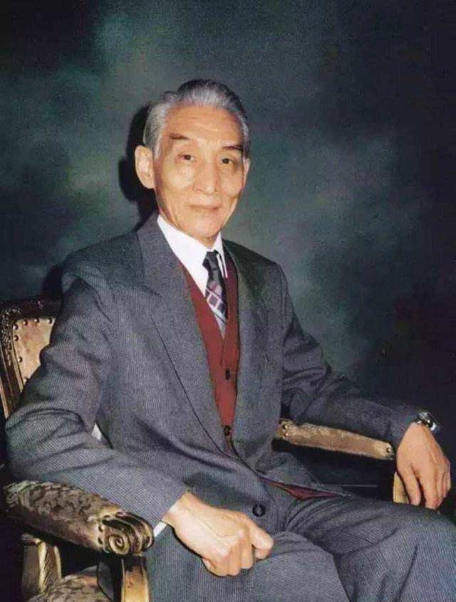 京剧名家赵荣琛曾直言票友高华女里女气,其实高华艺高却不能够学_程派