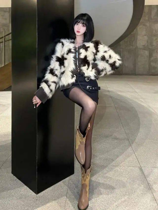 明星潮人都在穿的黑丝劝你别跟风看完素人街拍图你就懂了