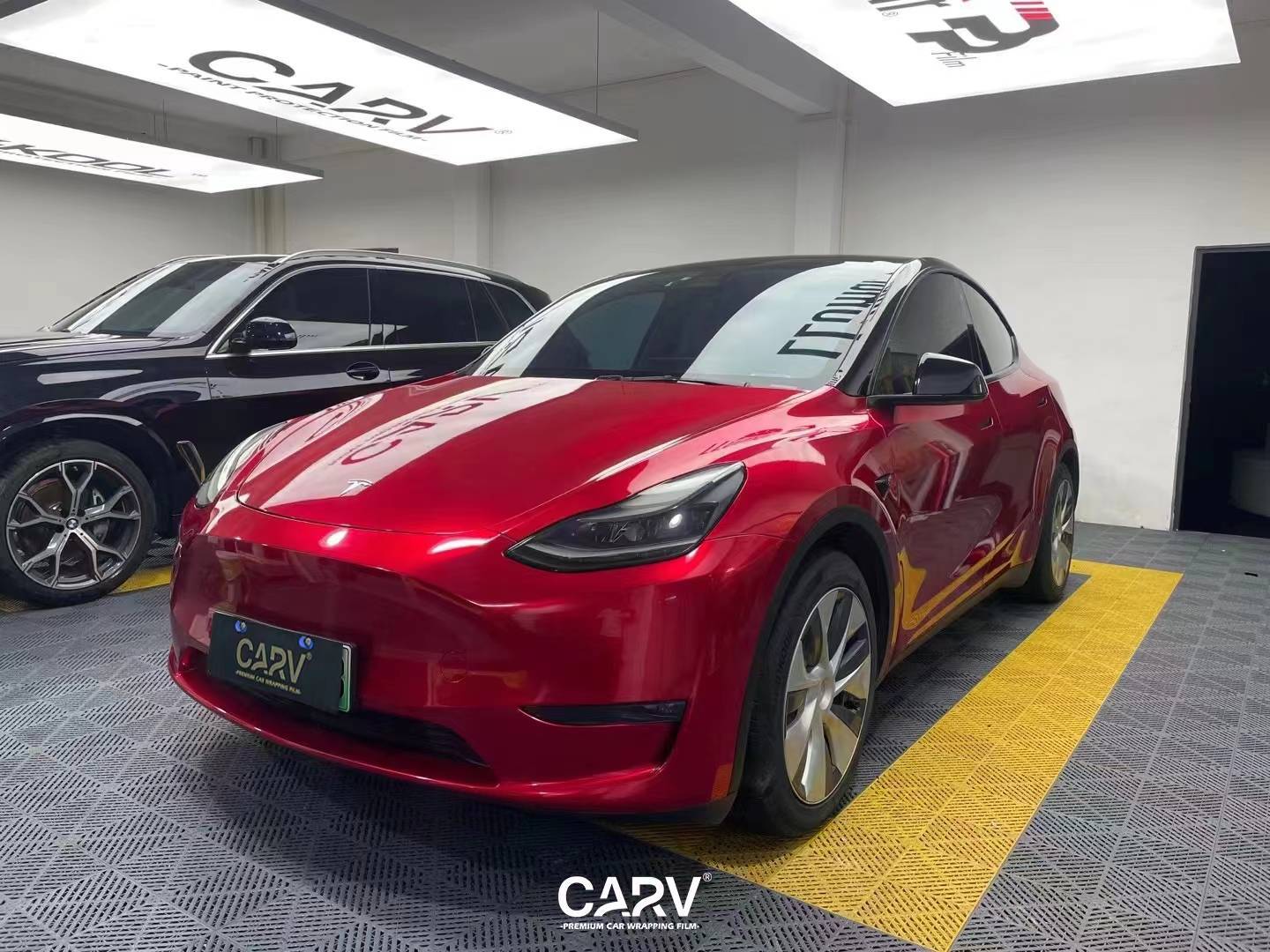 特斯拉modely卡孚改色膜白金超亮魂动红,惊艳之美_搜狐汽车_搜狐网