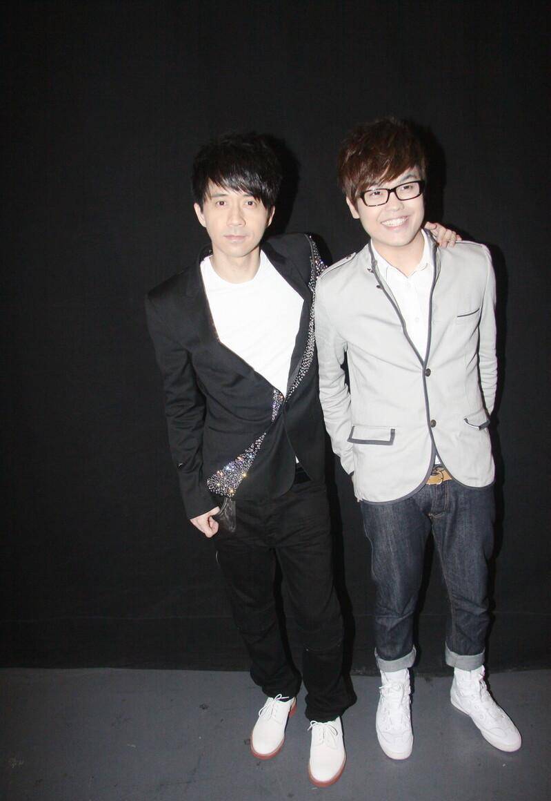 他的歌声陪伴了我们19年,我已大腹便便,50岁的光良现在好吗_身材_青春