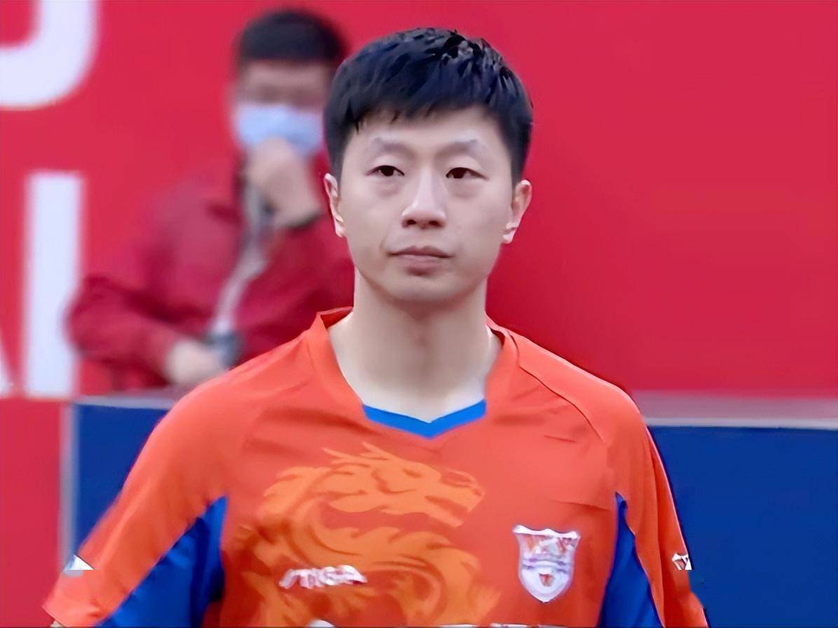 乒超联赛迎来了一场焦点大战,大满贯马龙领衔的山东鲁能队登场,与世界