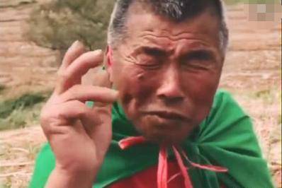 最经典的台词就是"卧槽无情""真残忍",据当地人说二哥今年已经有六十