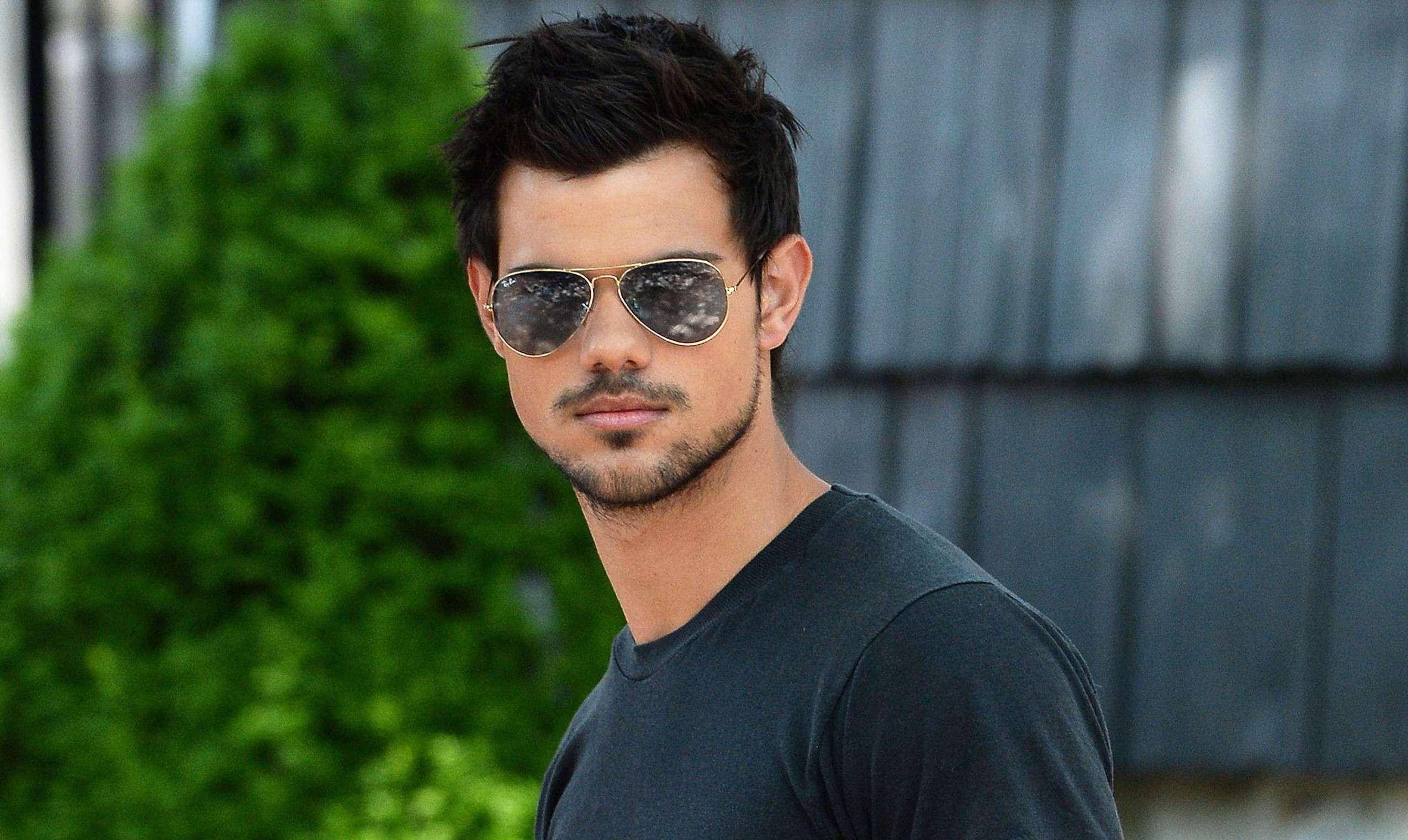 泰勒·洛特纳从出生到30岁的转变_比莉·洛尔德_之城_时间