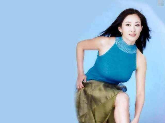 适合鸡皮疙瘩的穿泳衣(游泳馆里穿什么泳衣合适)