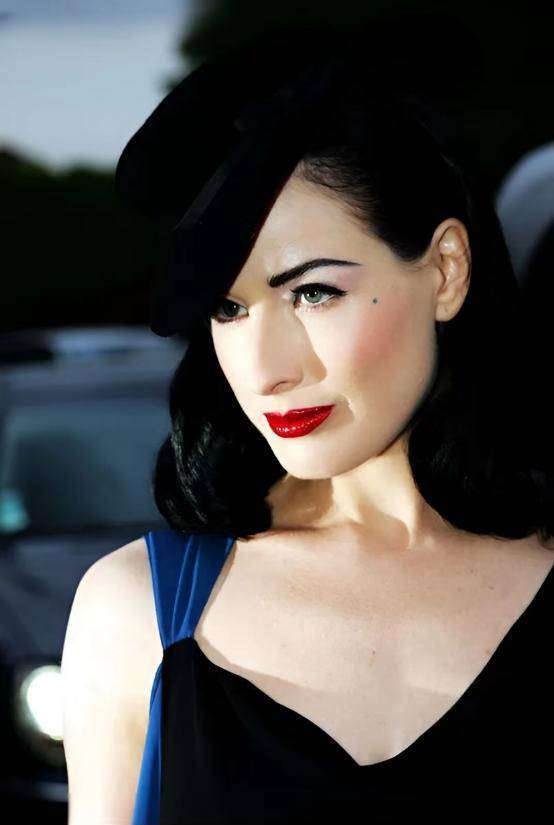 世界第一脱衣舞娘蒂塔:让男人迷恋,让女人惊叹,气质征服世人_成为了