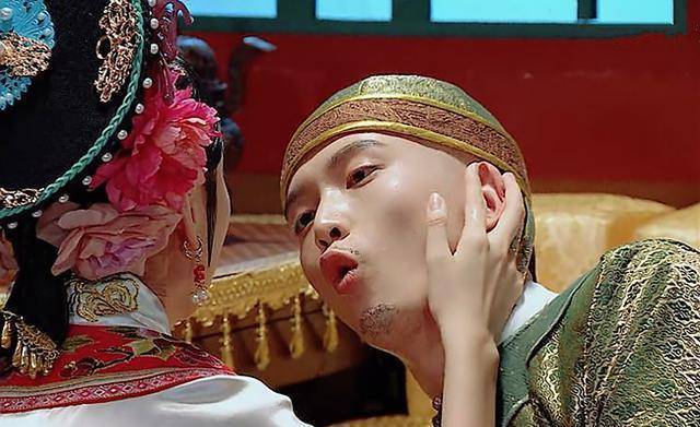 有观众认为陈宥维将甄嬛和果郡王的生离死别,演成了轻轻松松的"葛优瘫