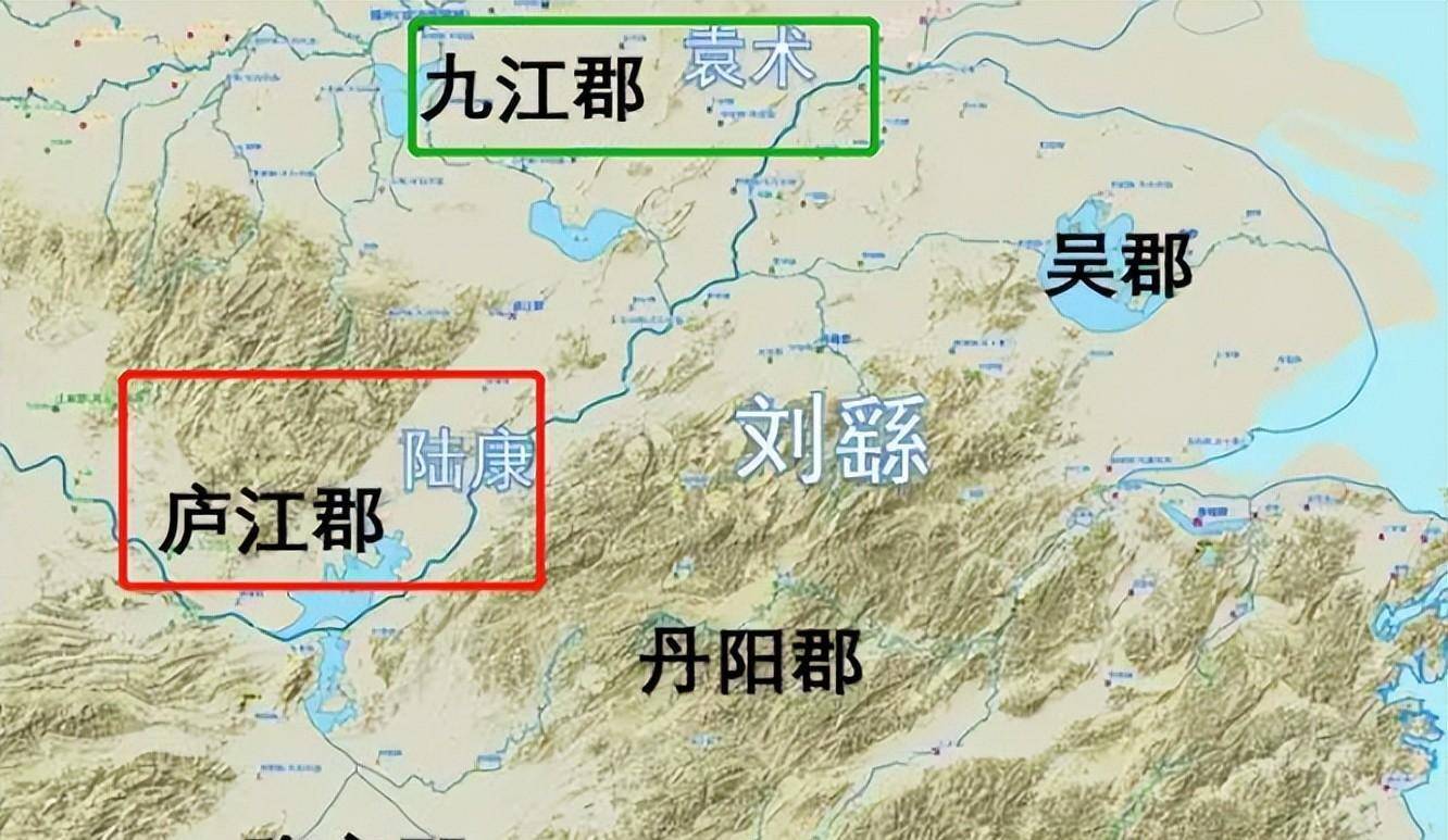 庐江郡和九江郡相邻,适逢袁术据九江郡行悖逆之事,陆康秉着对汉室的一