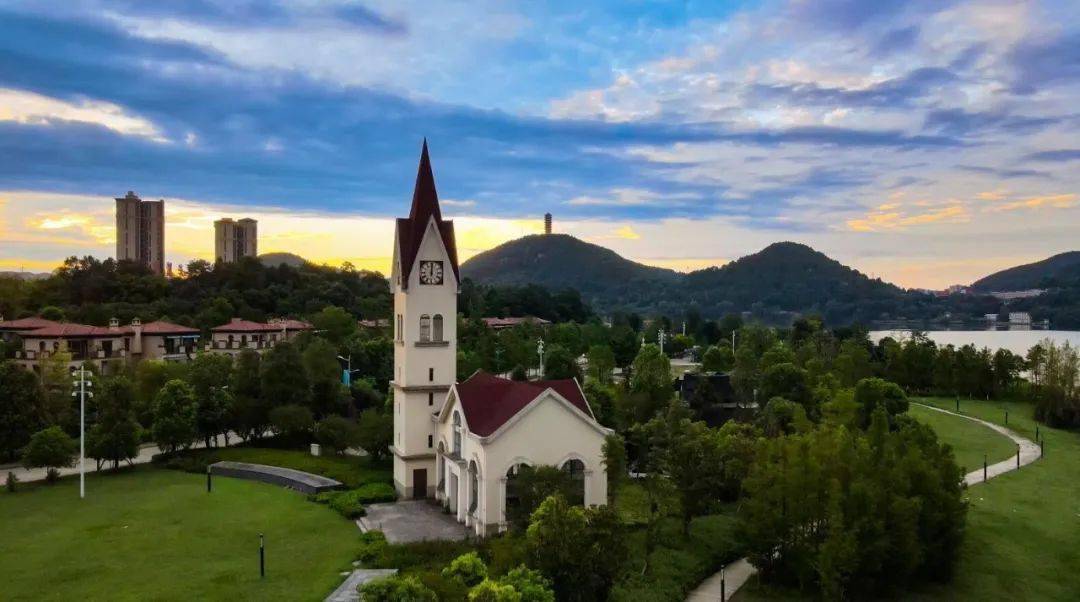 隔江邂逅,你我踏风遇螺湖_半岛_因为_山水