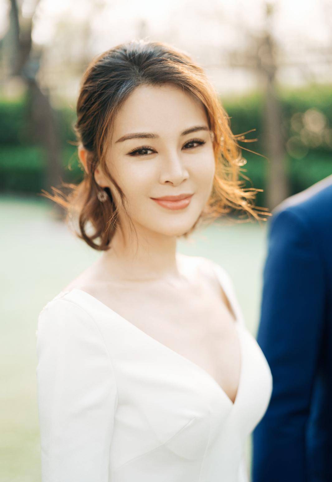 佟大为的41岁老婆,容颜貌美不衰,还是位事业型女强人_关悦_孩子_成功