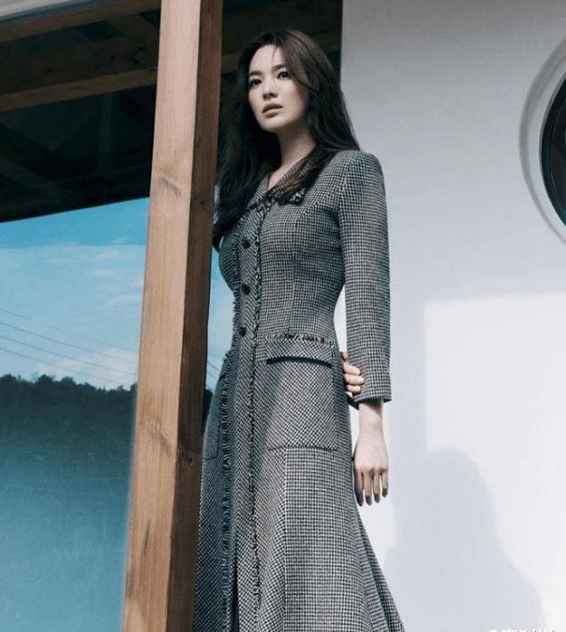 宋慧乔春季写真公开,女子打扮秀优雅气质,与以前相比如两人_形象_时尚