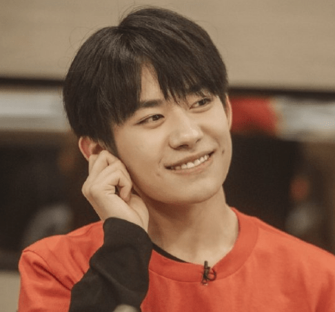 易烊千玺节目生图流出,满脸痤疮坑坑洼洼,粉丝:脱粉一分钟_皮肤_图片