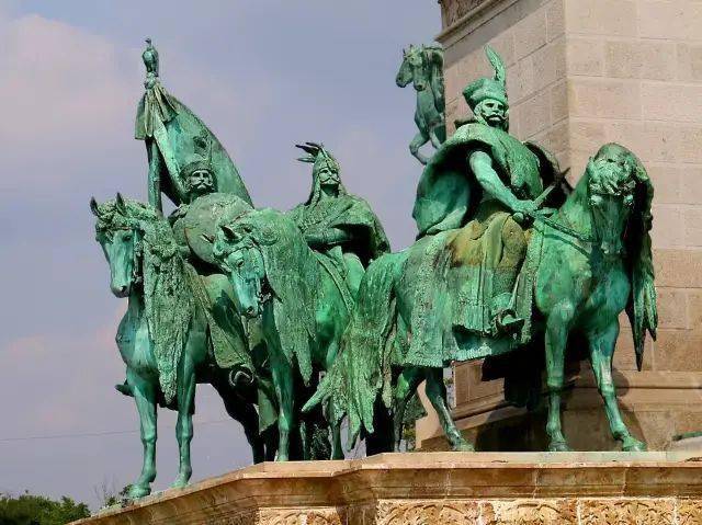 精美绝伦的"千年纪念碑"