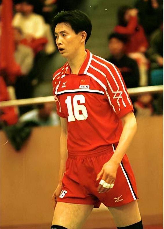 "亚洲飞人"张翔:排球生涯有心痛遗憾,娶空姐为妻现在怎样了?