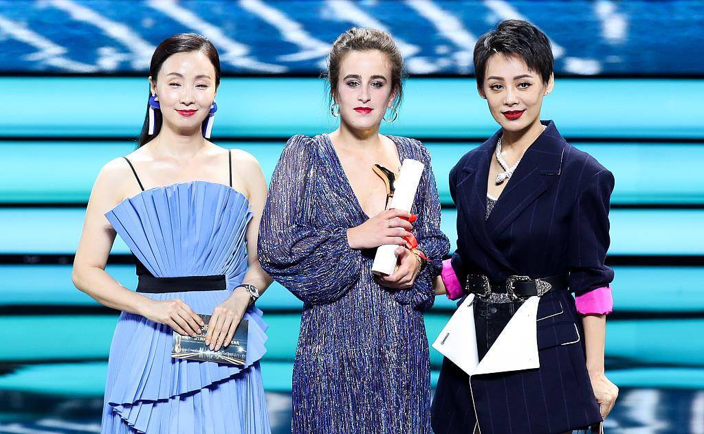 美国演员保罗后,第一次上门婆婆询问想要什么礼物_姜文_刘晓庆_女孩