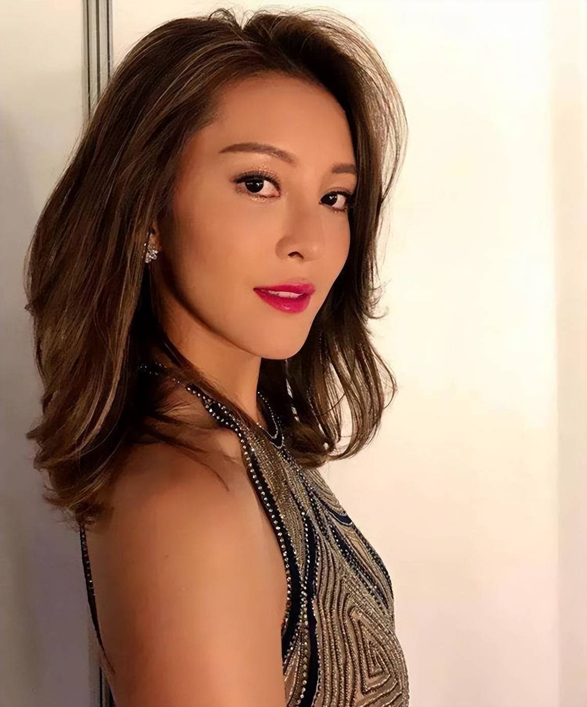 tvb当家花旦因不像妈妈被要求验dna,觉得搞笑称无需解释_张曦雯_网友