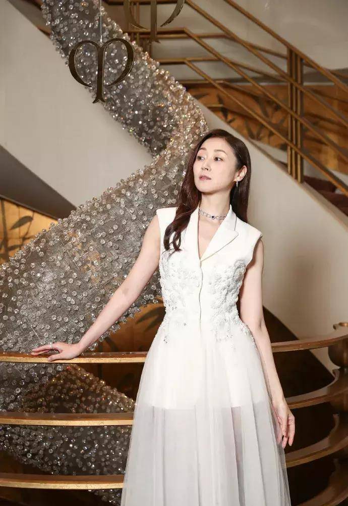 万绮雯今年50岁?"马小玲"真是不会老的吗?_角色_状态_甄子丹