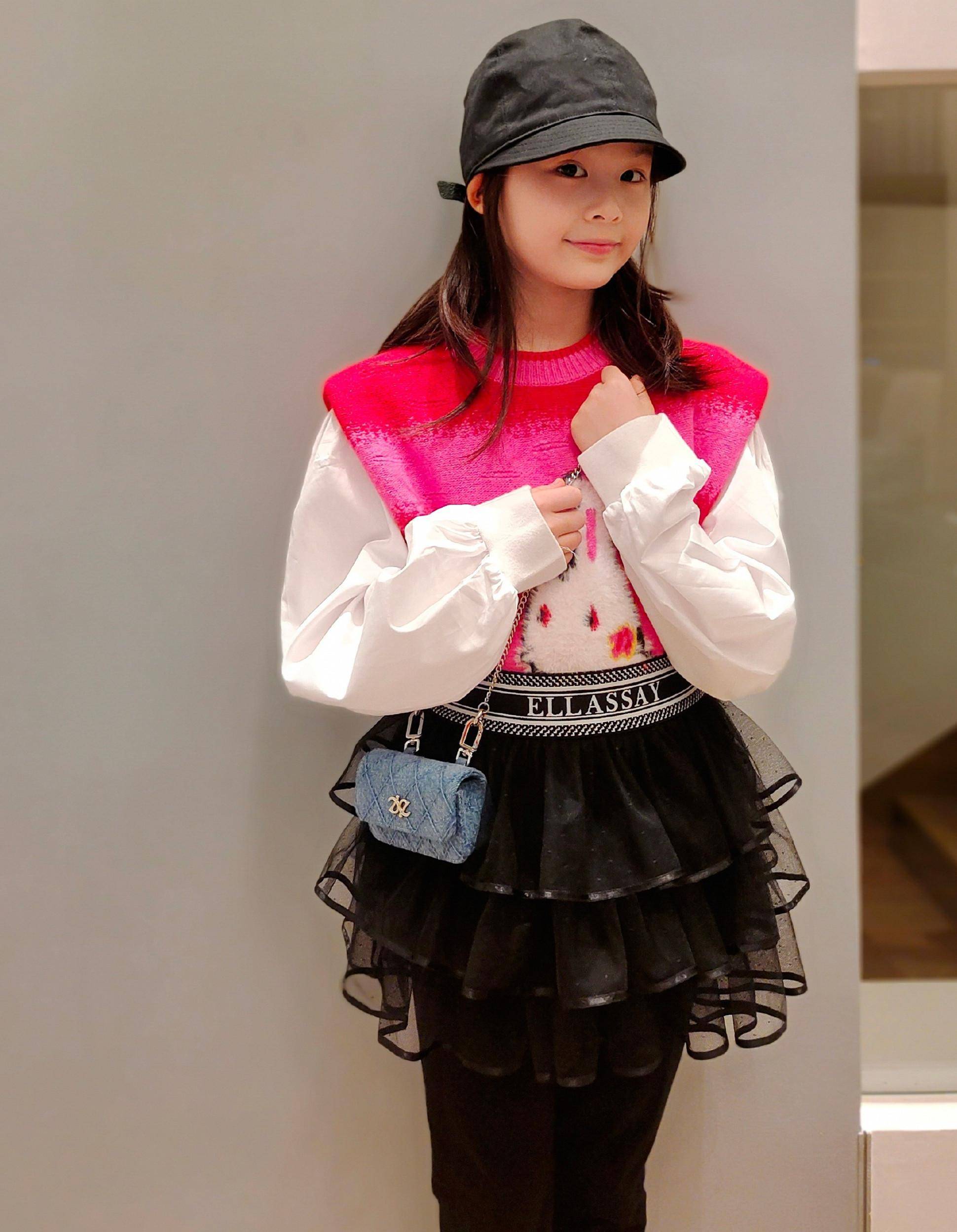 陈思诚前女友曹曦文大方晒娃女儿五官精致生父是马来西亚富豪