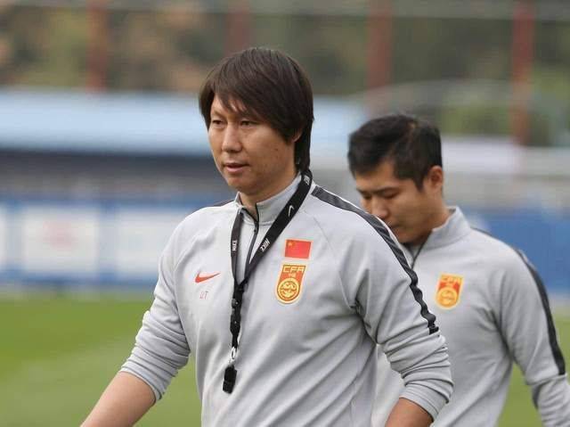 疯狂敛财,300万进国家队,中国男足后厨曝光李铁案新线索?