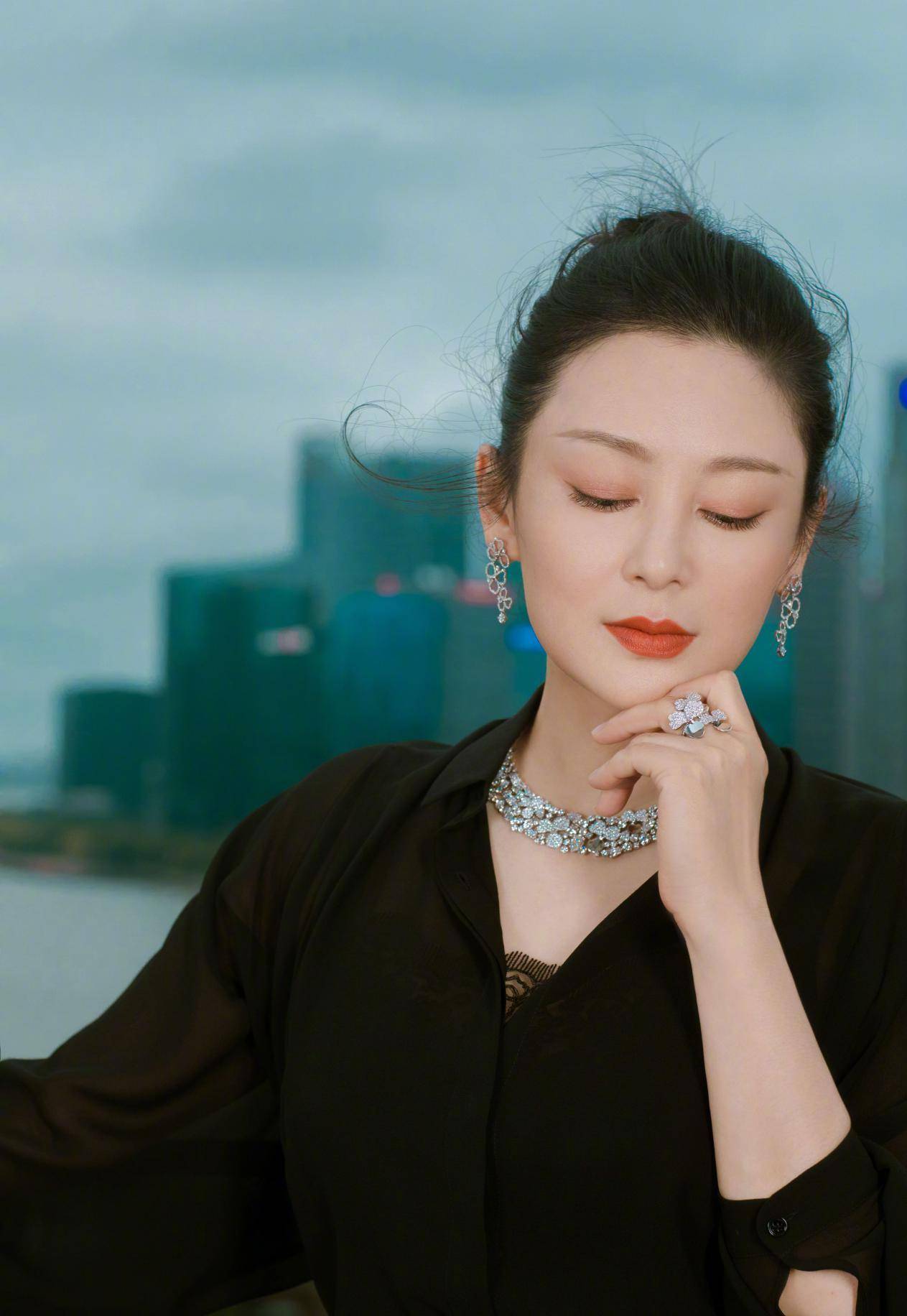 陈红庆生,年轻照片令人艳羡:不愧是大陆第一美女_妈妈生日快乐_气质