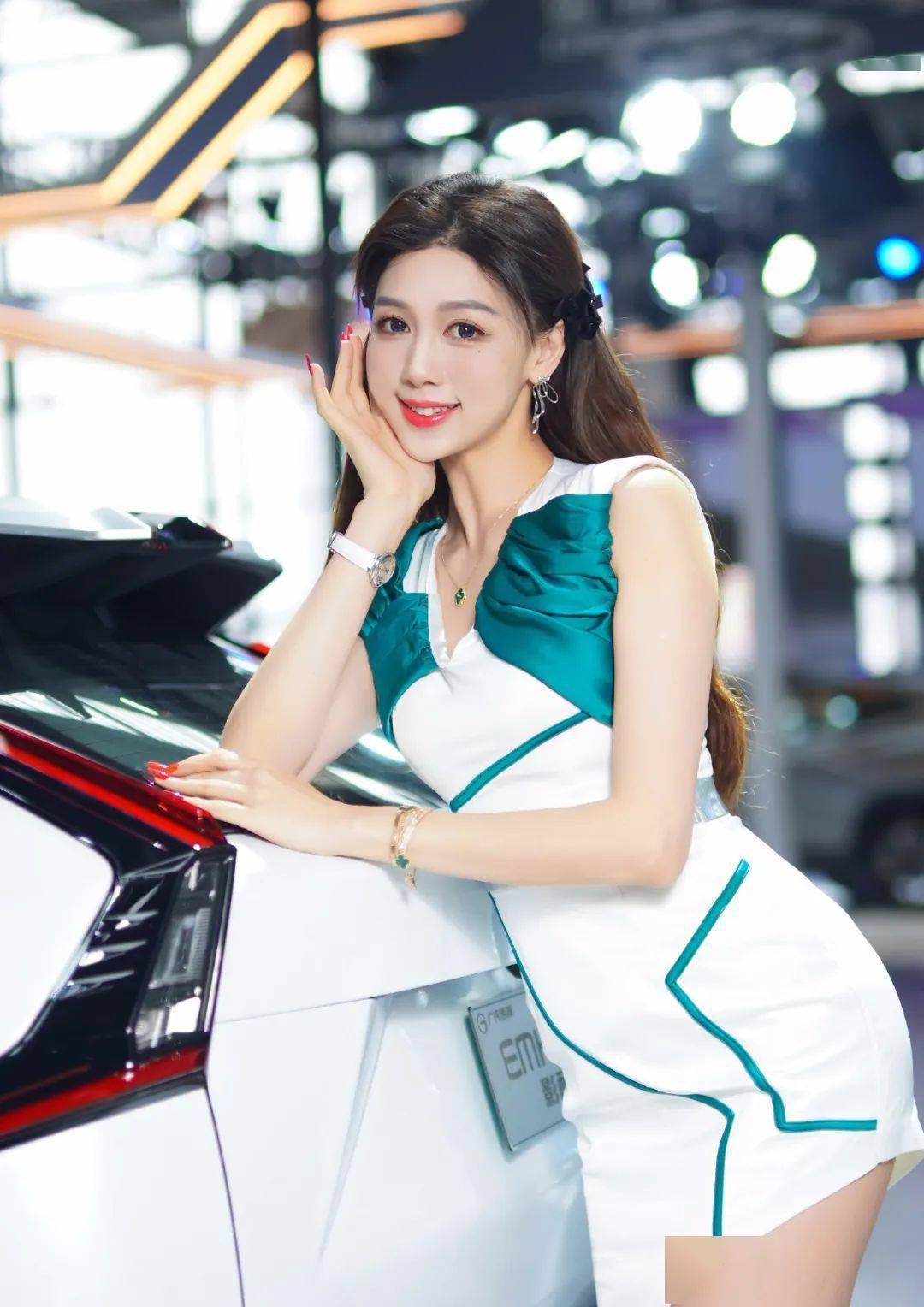人像摄影甜美车模小姐姐