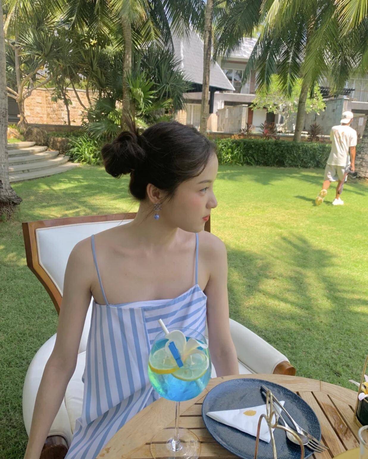 林小宅吊带配碎花裤,穿出了无限少女感_显得_衣服_颜色