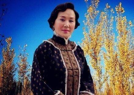 女演员吴竞,29岁嫁给导演张元,婚后41年夫妻恩爱家庭幸福_妈妈_演艺圈