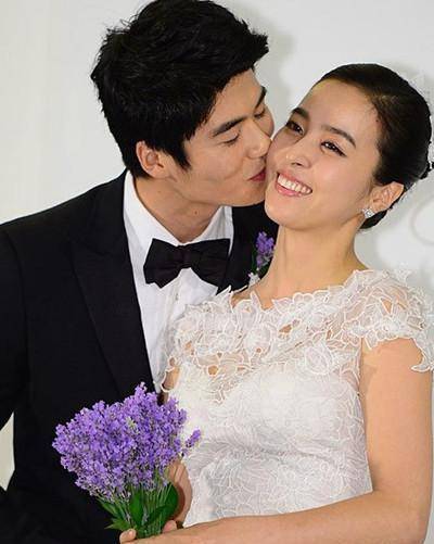 寄诚庸曾在结婚公开信里说,当他第一次和韩惠珍约会的时候,就想把她娶
