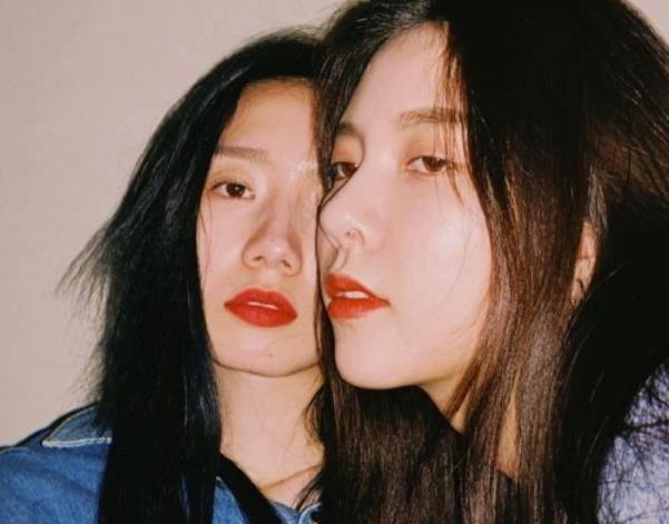 宋妍霏25岁生日男闺蜜送蛋糕,谁注意他的署名?