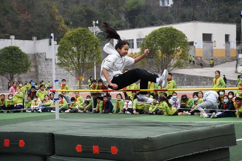 道真自治县尹珍小学举办第三届运动会_运动场_班级_全体师生