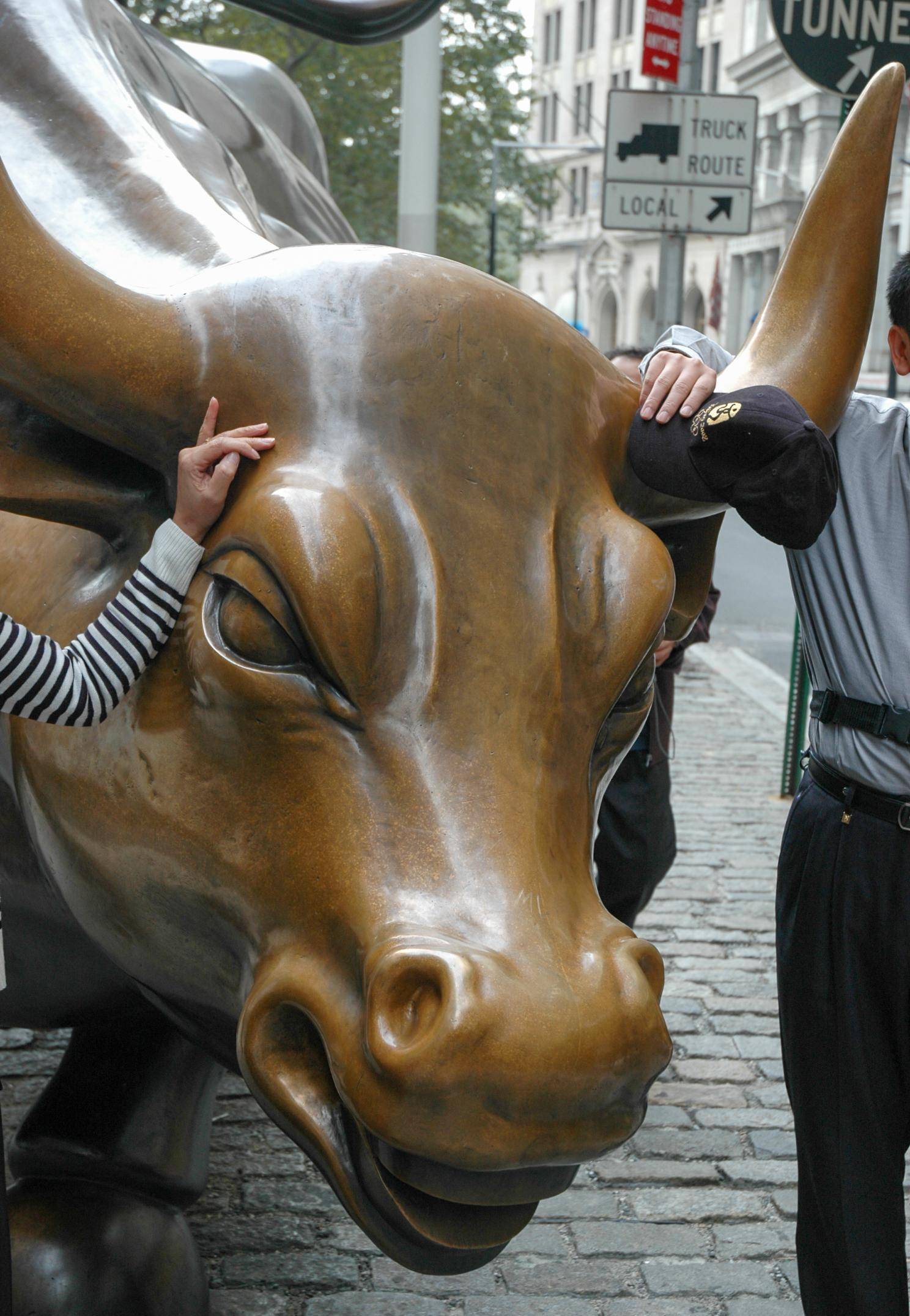 那么多人去看华尔街那头牛,真能沾点财气?_铜牛_股市_来自