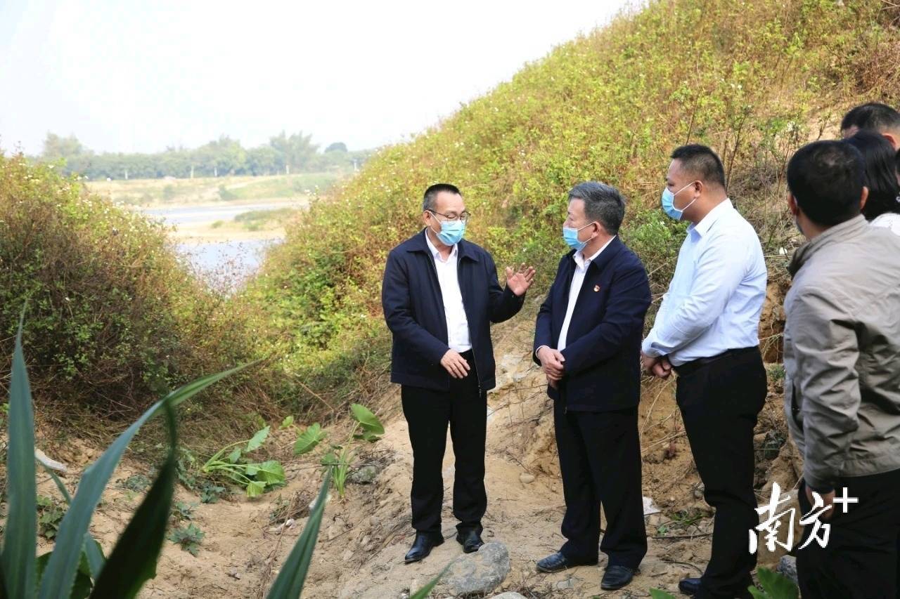 调研中,李仕鹏一行先后来到漠阳江干流双捷镇双捷社区段,漠阳江西干流