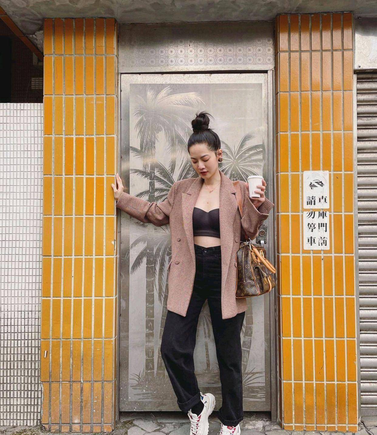 告别《爱情魔法师》十几年后,曾之乔活成了会穿搭的高级女孩!