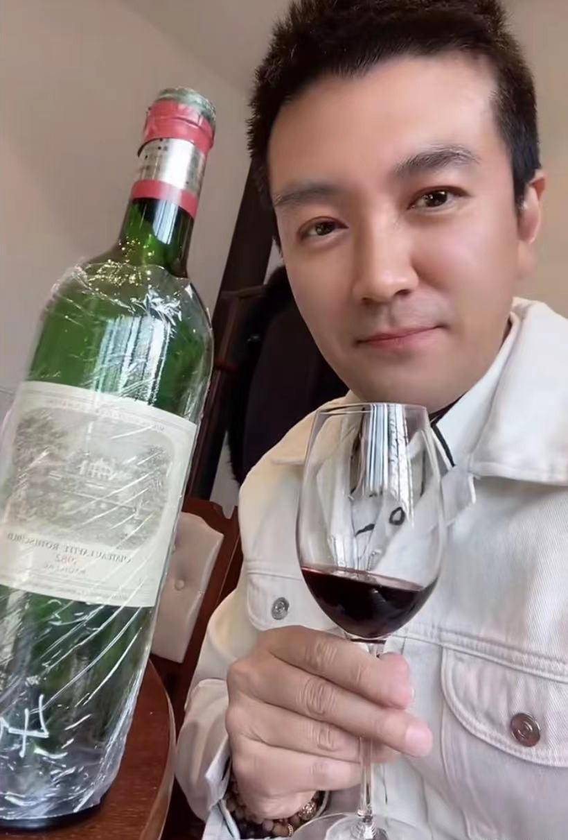 杨子喝名酒炫富?