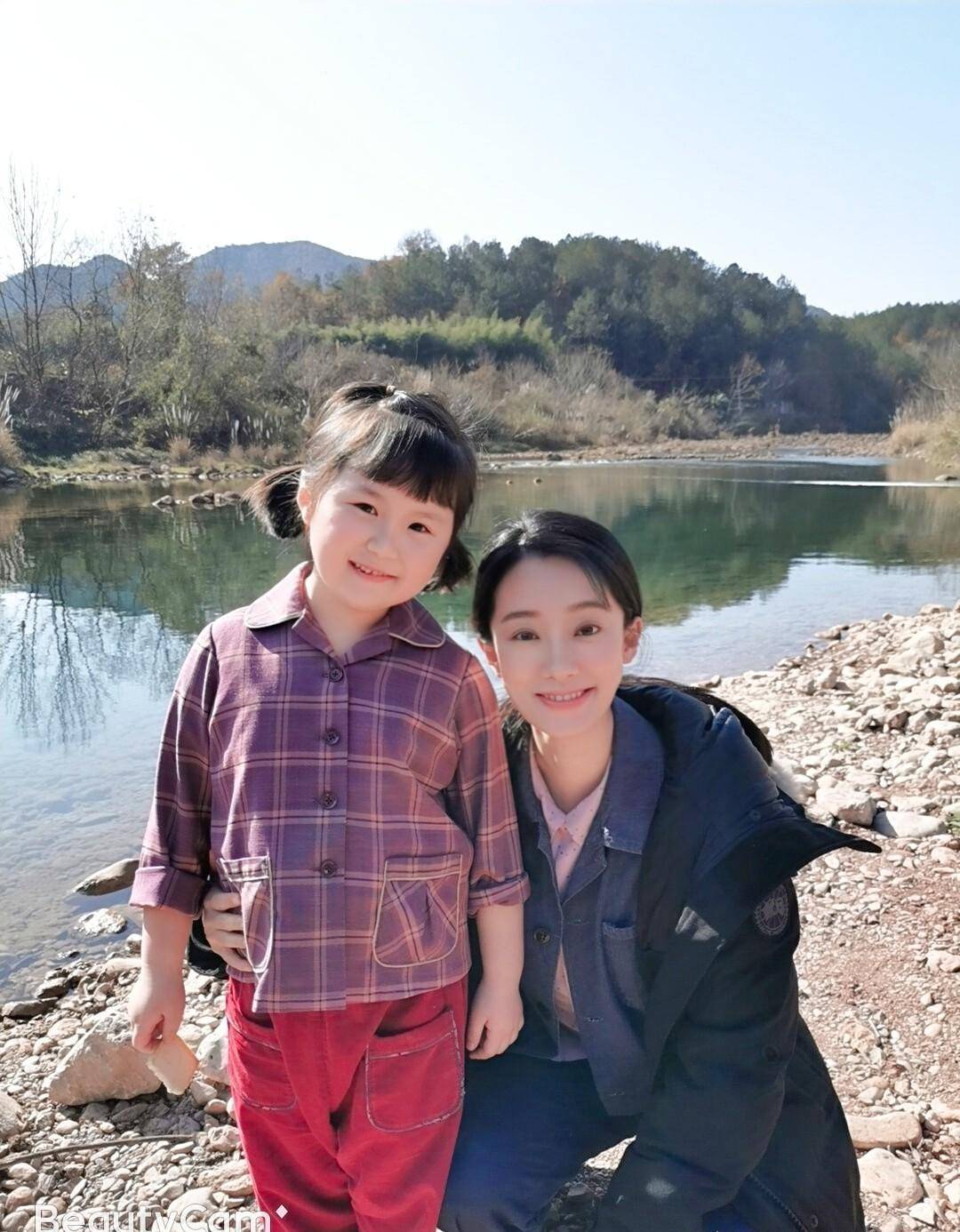 洛阳7岁女孩在《你好李焕英》中扮演童年贾晓玲,最喜欢和贾玲腻在一起