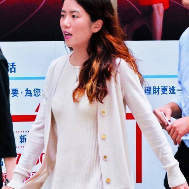 黎明和女助理婚后生活很幸福,给女儿豪掷4000万设立教育基金_wing_ian