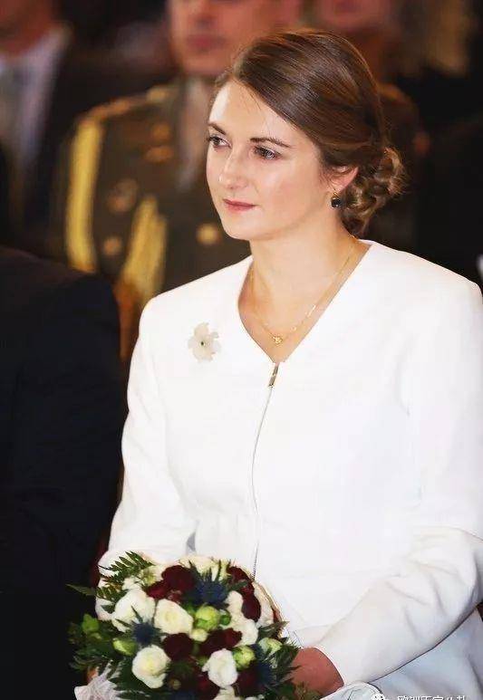 她曾如此美丽闪耀|卢森堡大公储妃斯蒂芬妮_造型_后续_珠宝