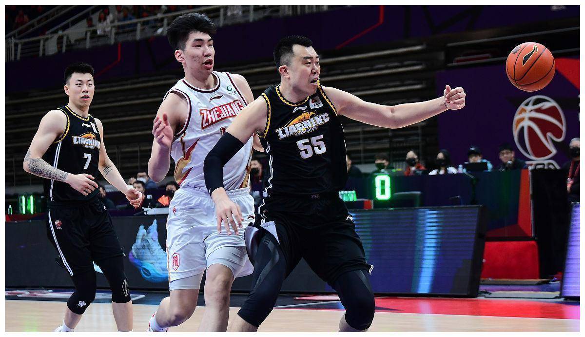 辽宁vs浙江高手过招 韩德君不惧克星 杨鸣要掀翻联盟第1_比赛_状态