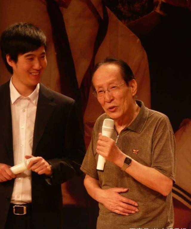送走爷爷常宝华后,常远发长文悼念引人泪目_认可_作品_表演