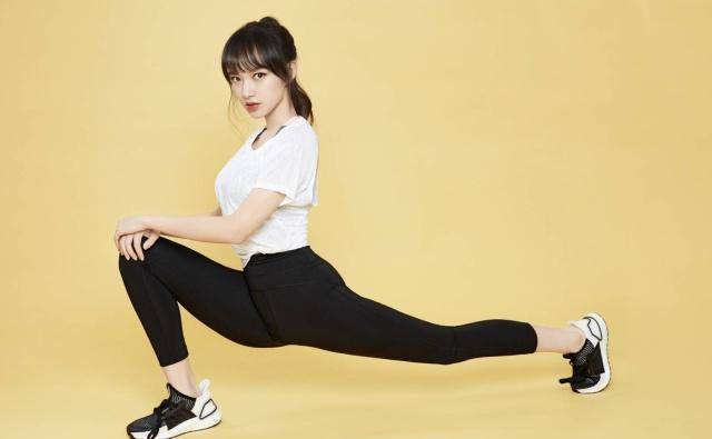 铁刘海妹妹程潇终于露额头,古装发型搭配现代装扮,走路自带特效_运动