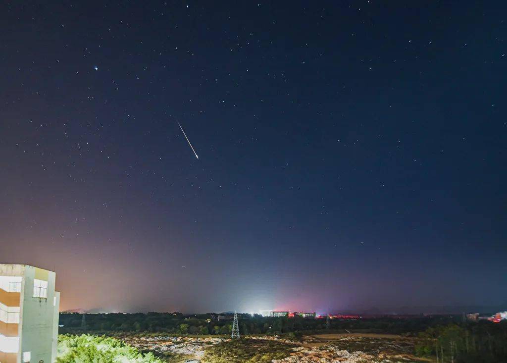 當雙子座流星劃過梧州上空,