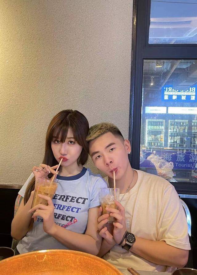 网红深夜徐老师和航仔恋爱半年,网友称他俩是有趣的灵魂过招_男友