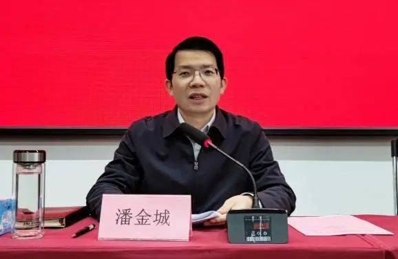 12月13日,会昌县举行开源科技年产4万吨碳酸锂项目框架协议签约仪式.