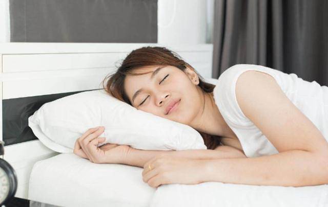 为什么早晨醒来常有面部的水肿?