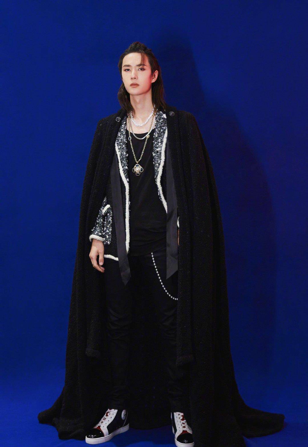 王一博跨年《无感》首秀!