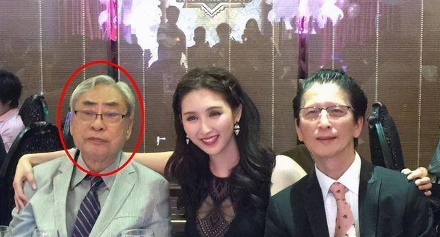 与相差51岁男友分手,男方老泪纵横放不下,何傲儿"另辟蹊径"_生活_父亲